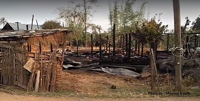 Photo by Mansan Youth- တိုက်ပွဲကြောင့် လက်နက်ကြီးကျည်ထိမိပျက်စီးမီးလောင်သွားတဲ့ မိုင်းမုရွာက နေအိမ်