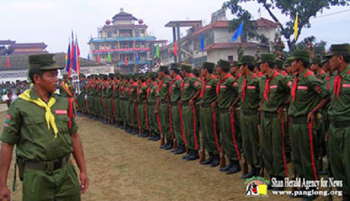 Photo by SHAN- ၀ တပ်ဖွဲ့၏ နှစ် ၂၀ ပြည့်ငြိမ်းချမ်းရေးပွဲတော်အခမ်းအနားမှ စစ်ရေးပြနေသည့် တပ်သားကေဒါများအားတွေ့ရစဉ်