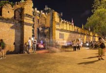 ထိုင်းနိုင်ငံချင်းမိုင်မြို့တွင် ထိုင်းကျောင်းသား ၂ ဦးအား ဆာမူရိုင်းဓါးဖြင့် လူတဖွဲ့မှလိုက်ခုတ် ၊ ရွှေ့ပြောင်းအလုပ်သမားများဟု ထိုင်းသတင်းထုတ်ပြန်