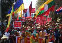 တီကျစ် ကျောက်မီးသွေး စက်ရုံ ပိတ်သိမ်းရန် ဒေသခံများ ဆန္ဒပြ