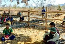 တပ် ခတ်ထားသည့်ခြံစည်းရိုး ဖျက်ဆီးမှုဖြင့် ရပ်ကျေး အုပ်ချုပ်ရေးမှူးနှင့် တောင်သူ အမှုဖွင့်ခံရ