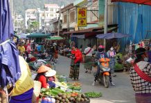 စစ်ကောင်စီ နှင့် ကိုဗစ် -၁၉ ဒဏ်ကြား ပြည်သူများစားဝတ်နေရေး ပိုကြပ်တည်းလာ