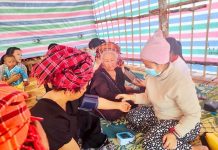 PNLO/PNLA မှ ကရင်နီစစ်ဘေးရှောင်များကို ကျန်းမာရေးစောင့်ရှောက်မှုများ ပြုလုပ်ပေးနေ