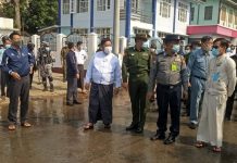 ဟိုပုံးမြို့နယ် သျှမ်းပြည်ဝန်ကြီးချုပ် မရောက်မီအချိန်တွင် ပြည်သူများ မြက်နုတ်၊ အမှိုက်သွားကောက်ပြရ