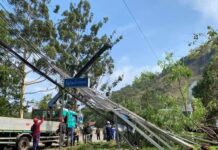 တောင်ကြီး မိုးသက် လေပြင်းတိုက်ခတ်မှုကြောင့် မီးတိုင်များလဲကျ