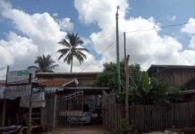 ကျိုင်းတောင်းမြို့ နေအိမ်ခြံဝင်းထဲ မီးတိုင်စိုက်ထူ၊ ခြံဆုံးရှုံးမည်ကို ဒေသခံများစိုရိမ်