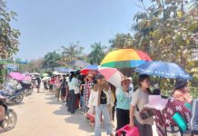 ပြည်ပထွက်အလုပ်လုပ်ခွင့် ယာယီရပ်ဆိုင်းသတင်းကြောင့် လူငယ်များအကြား စိုးရိမ်ပူမှုများနေ