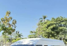 မူဆယ်နယ်စပ်ဂိတ်တွင် စစ်ကောင်စီအပေါင်းအပါများ တရုတ်လိုင်စင်မဲ့ကားကို ပေါ်တင်သွင်းနေ