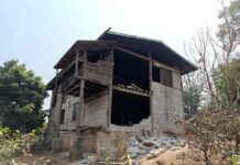 ငလျင်ကြောင့် ကလေး ၂ ဦးသေဆုံးသည့် ပင်လောင်းမြို့ နယ်က နန်းပန်းရွာခံများ အကူညီလိုအပ်နေ