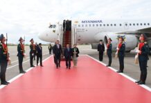 ရုရှားခရီးစဉ်အတွင်း စစ်ခေါင်းဆောင်က လူယုံတော်များကို ခေါ်သွား