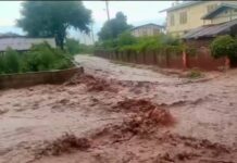 တောင်ကြီးမြို့နယ် ကျောက်နီကျေးရွာ မကြုံစဖူး တောင်ကျရေကြောင့်နေအိမ်ထဲထိ ရေဝင်