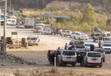 မိုင်းပွန်မြို့ စစ်ကော်မရှင် စစ်ဆေးရေးဂိတ်တွင် လိုင်စင်မဲ့ကားများ သိမ်းဆည်း