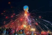 တောင်ကြီးတန်ဆောင်တိုင် ပွဲလာသူများထံ တည်းခိုခန်းအမည်ခံများက ငွေလိမ်ယူနေ tazaungdaing-festival