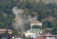 မိုးကုတ်မြို့တွင် စစ်ကော်မရှင် တပ်စွဲထားသည့် ပြည်သူ့ဆေးရုံ ဒရုန်းဗုံးကြဲတိုက်ခိုက်ခံရ Mogok_PDF_Attacks_SAC