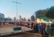 ပင်းတယ မဲရုံများမှာ ပြည့်သူ့စစ် လုံခြုံရေးယူပေး၊ ပြည်သူများ စိုးရိမ်မှုဖြင့် မဲထည့်နေရ Pindaya_Polling_Station