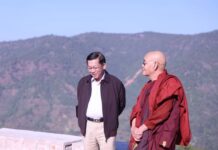 ကျိုင်းတုံမြို့ ဝစီပိတ်ဆရာတော်ထံ စစ်ခေါင်းဆောင် မင်းအောင်လှိုင် လာတွေ့