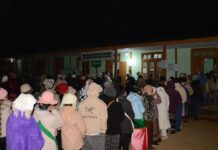 တန့်ယန်း၊ မိုင်းရယ်တွင် မဲရလဒ်ကွာဟမှု မတိမ်းမယိမ်းဖြစ်ပါက မဲပေးသူစာရင်း ပြန်စိစစ်မည်ဟု ခြိမ်းခြောက် TangYan_Polling Station