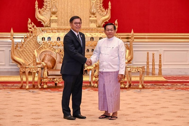 ထိုင်းဒုဝန်ကြီးချုပ်နှင့် နိုင်ငံခြားရေးဝန်ကြီး မစ္စတာ သီဟာဆတ်၊ အာဏာသိမ်း သမ္မတအား နေပြည်တော်၌ သွားရောက်တွေ့ဆုံစဉ်။ ၂၀၂၆ ဧပြီ(ဓာတ်ပုံ - နိုင်ငံခြားရေးဝန်ကြီးဌာန)