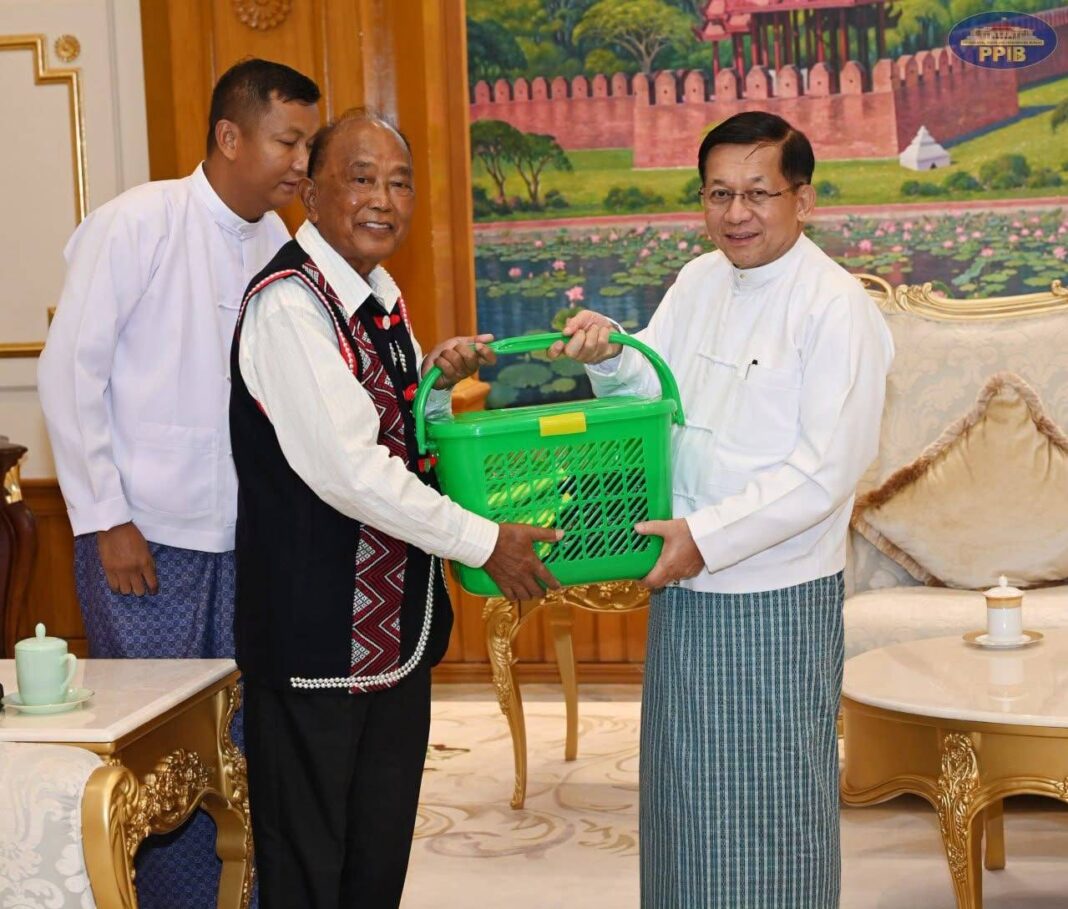 UWSA ခေါင်းဆောင်များ အာဏာသိမ်းသမ္မတနှင့် နေပြည်တော်တွင် တွေ့ဆုံစဉ် (ဓာတ်ပုံ-PPIB)