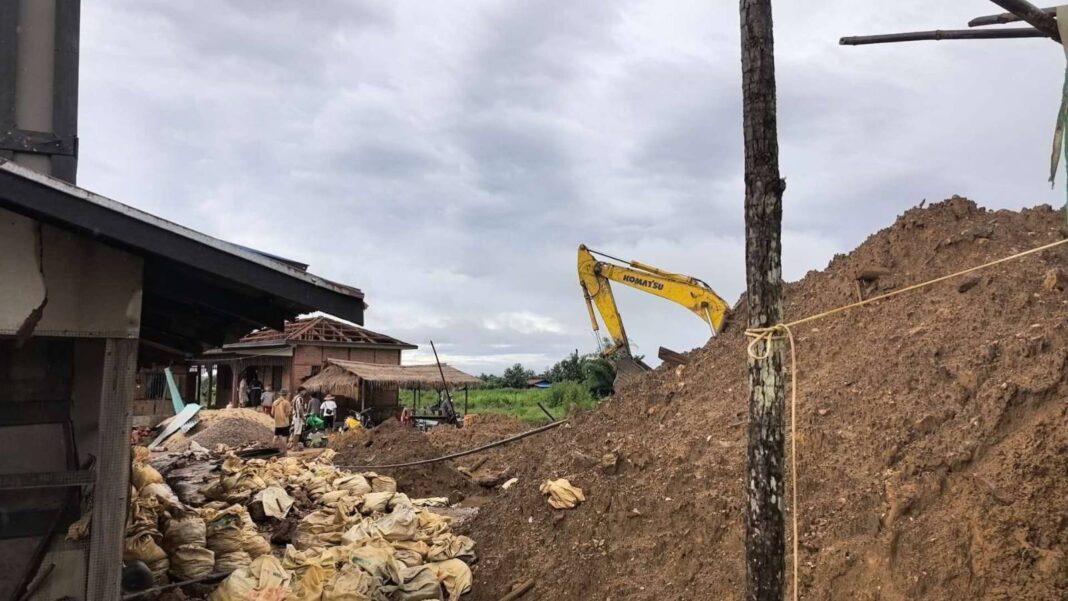 ပုံစာ - မိုးမိတ်မြို့နယ် မိုးဟောက်ကျေးရွာတွင် စစ်တပ် ဖျက်ဆီးခဲ့သည့် နေအိမ် (ဓာတ်ပုံ-ဒေသခံပေးပို့)