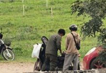 တောင်ကြီးမြို့ပြင်ဘက် စစ်တပ် က ဖုန်းများ စစ်ဆေးနေ